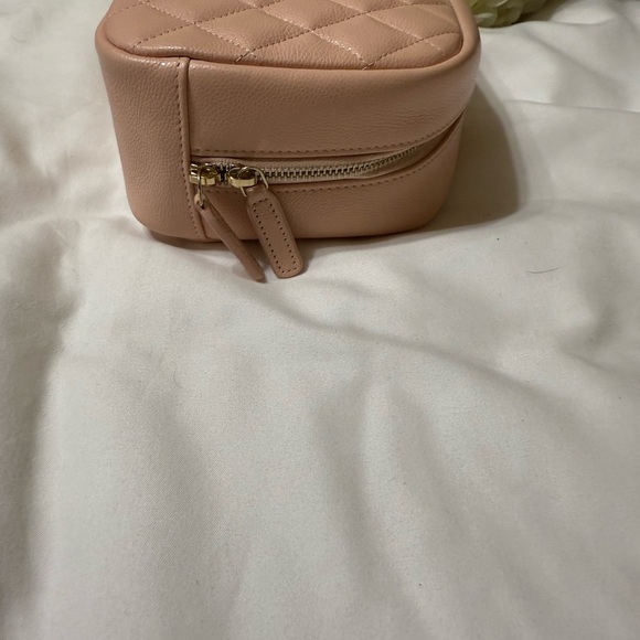 NEW Chanel Matelasse Curvy Light Pink Travel Bag - Picture 5 of 9
